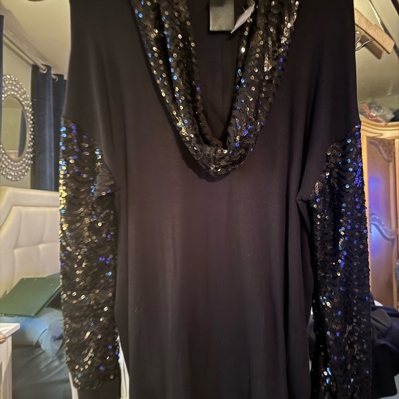 Long sleeve sequin hoodie, size medium - Picture 3 of 6